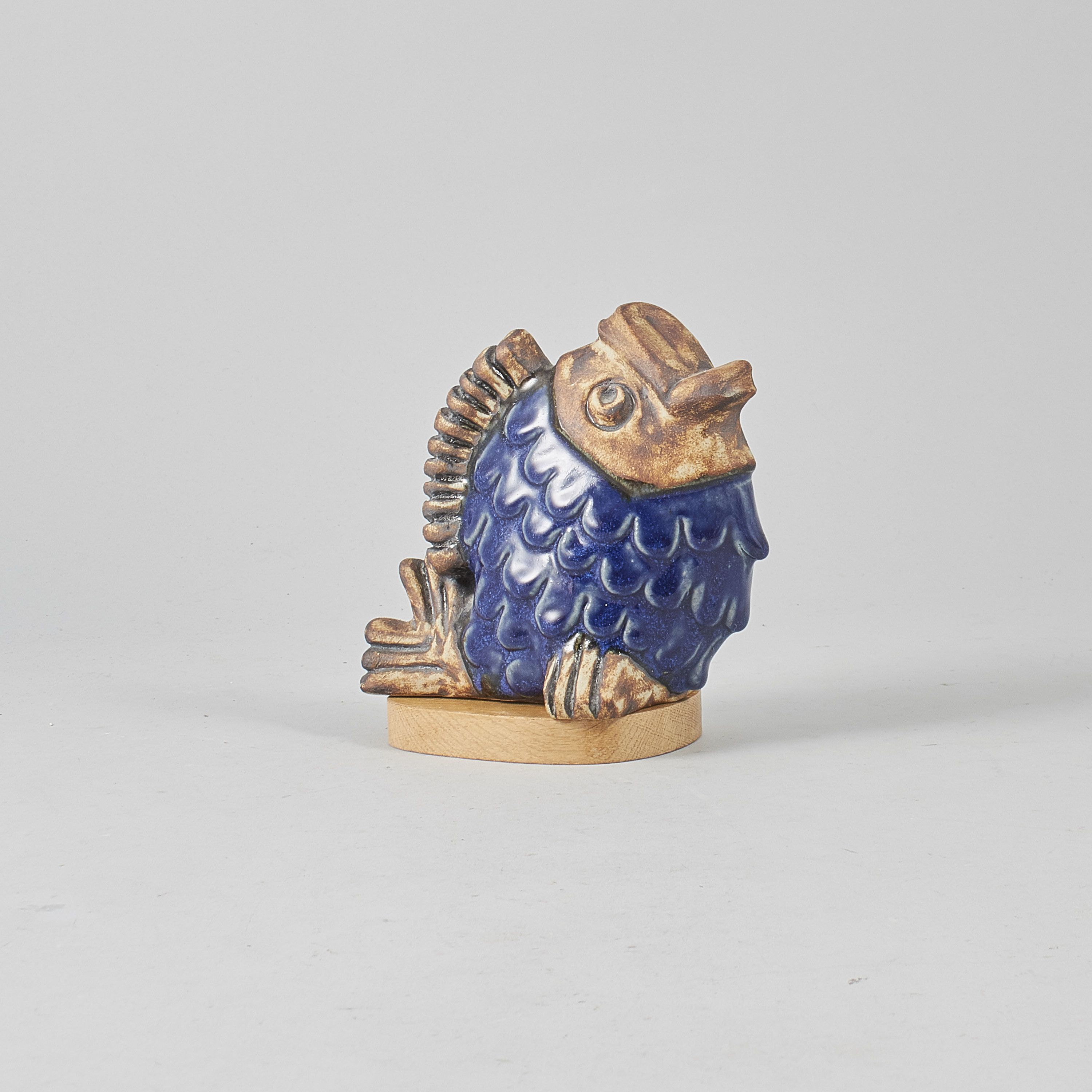 Skulptur, Willi Fischer (1925-2019), Sverige. Fisk. Ego Stengods